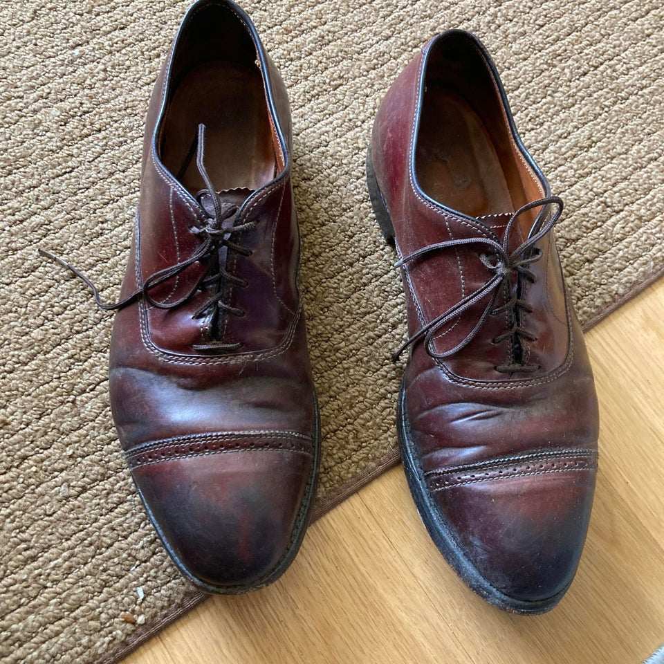 Is Vaseline Good For Leather Shoes? (Tips and Tricks) - Magic of Clothes