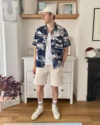 beige shorts hawaiian shirt