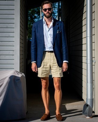 dressed up beige shorts outfit